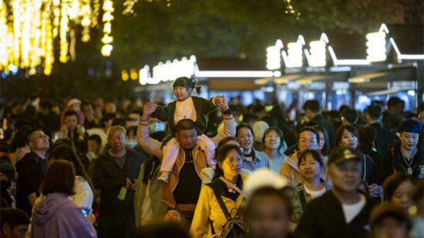 牛津配资 顺丰控股：4月合计收入239.15亿元